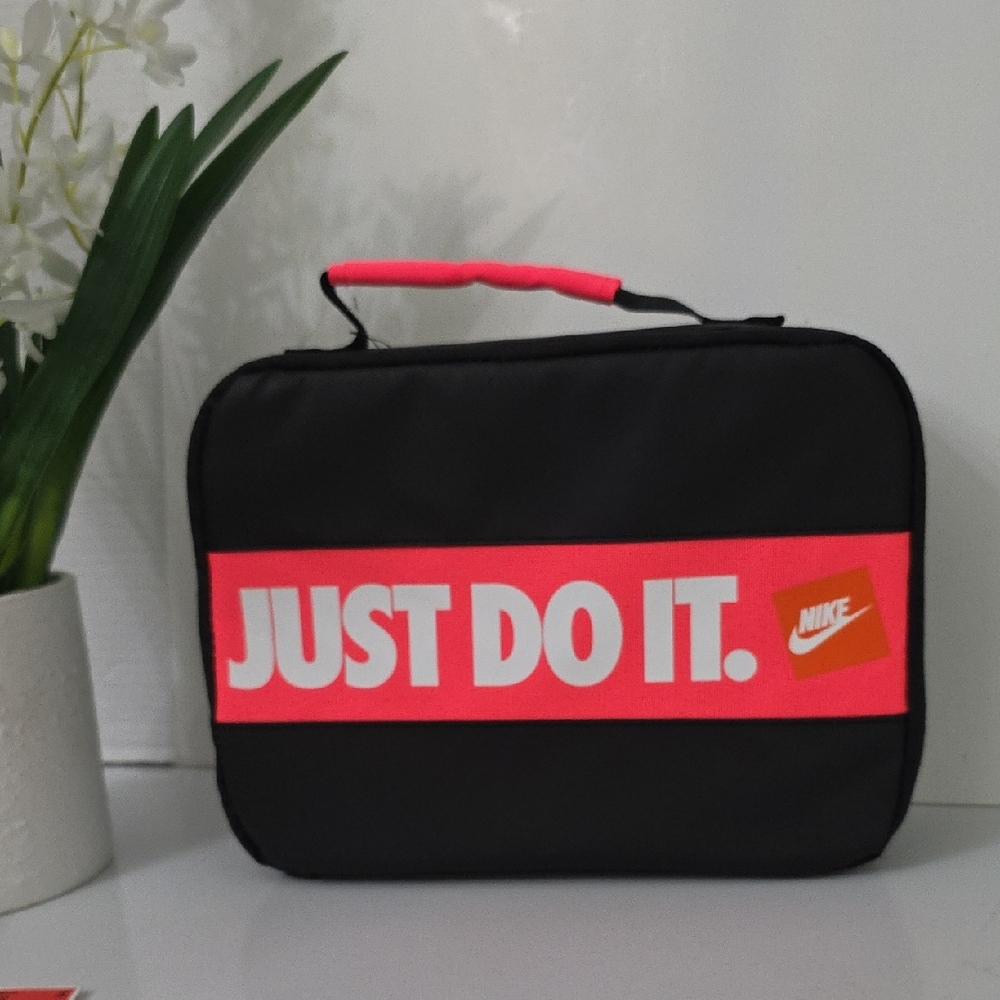Nike Black and Neon Pink Insulated Lunch Bag, NWT